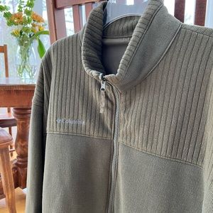 EUC Men’s Columbia Jacket - Reversible